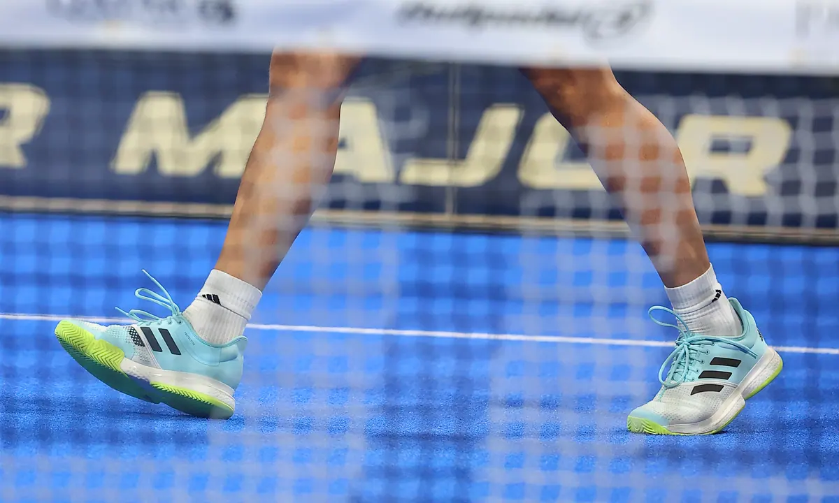 Players sharing a padel court for a friendship story